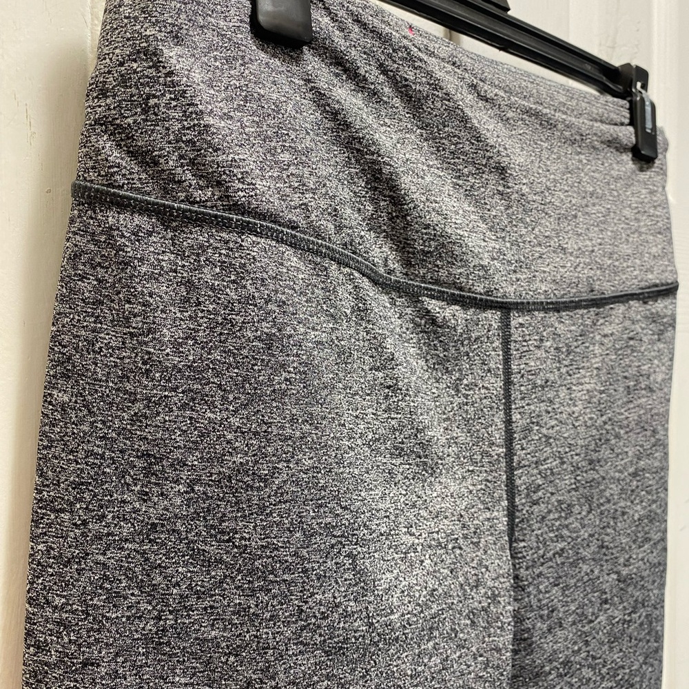 Victoria Secret short legging’s - Picture 4 of 4